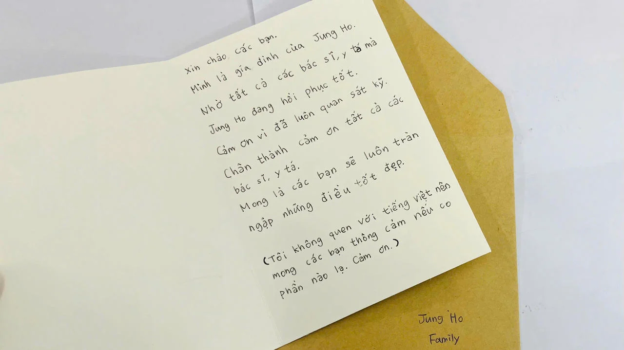 Người nhà bệnh nhân viết thư cảm ơn các bác sĩ tại Bệnh viện Đà Nẵng. 