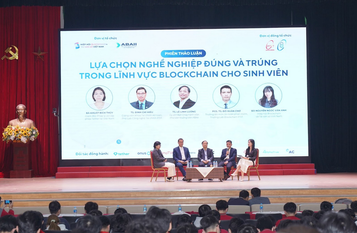 Phiên thảo luận “Lựa chọn nghề nghiệp đúng và trúng trong lĩnh vực blockchain cho sinh viên”