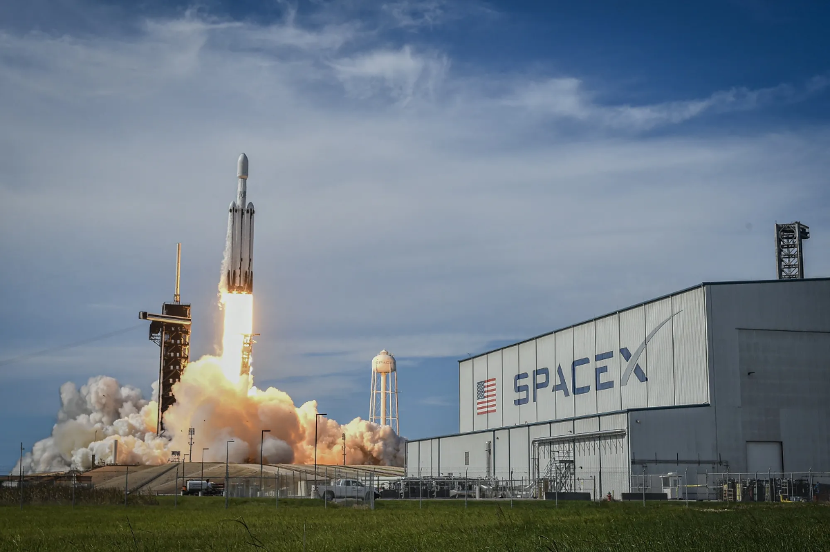SpaceX đang cho thấy các bước đi cụ thể để lên sàn. Ảnh: Bloomberg