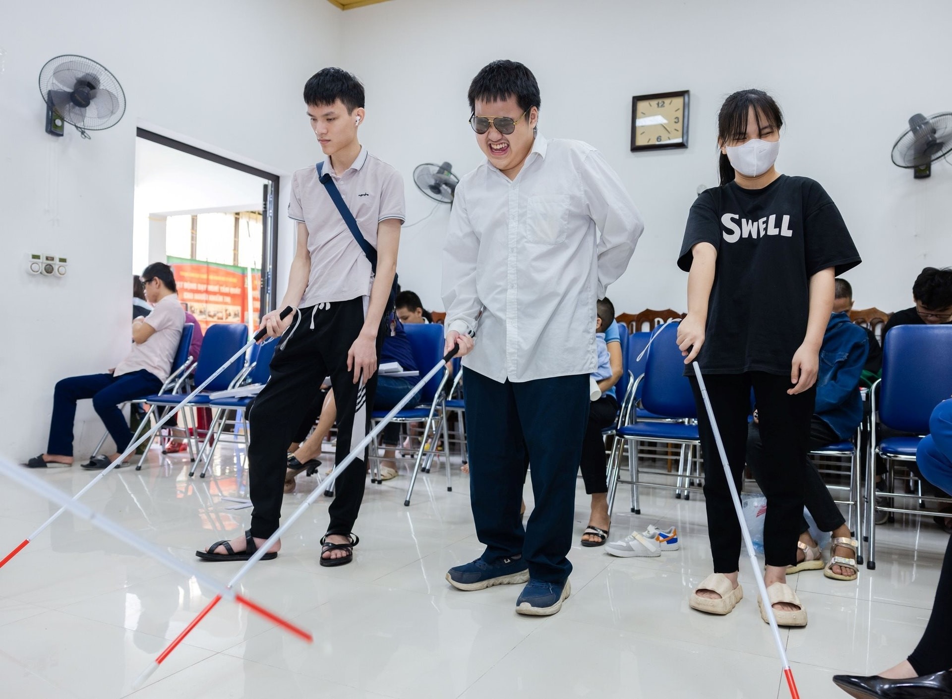 Các hội viên của Trung tâm Giáo dục Nghề nghiệp - Hội Người Mù thành phố Hà Nội. Ảnh: MSD cung cấp