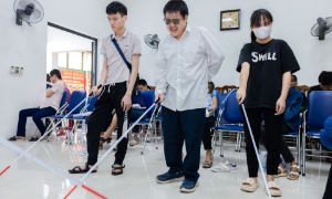 Các hội viên của Trung tâm Giáo dục Nghề nghiệp - Hội Người Mù thành phố Hà Nội. Ảnh: MSD cung cấp