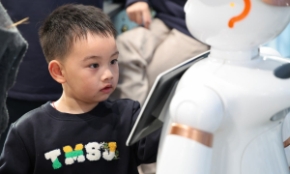 Trung Quốc đặt mục tiêu đạt các đột phá mang tính nền tảng trong công nghệ lõi của AI, đặc biệt là chip huấn luyện AI