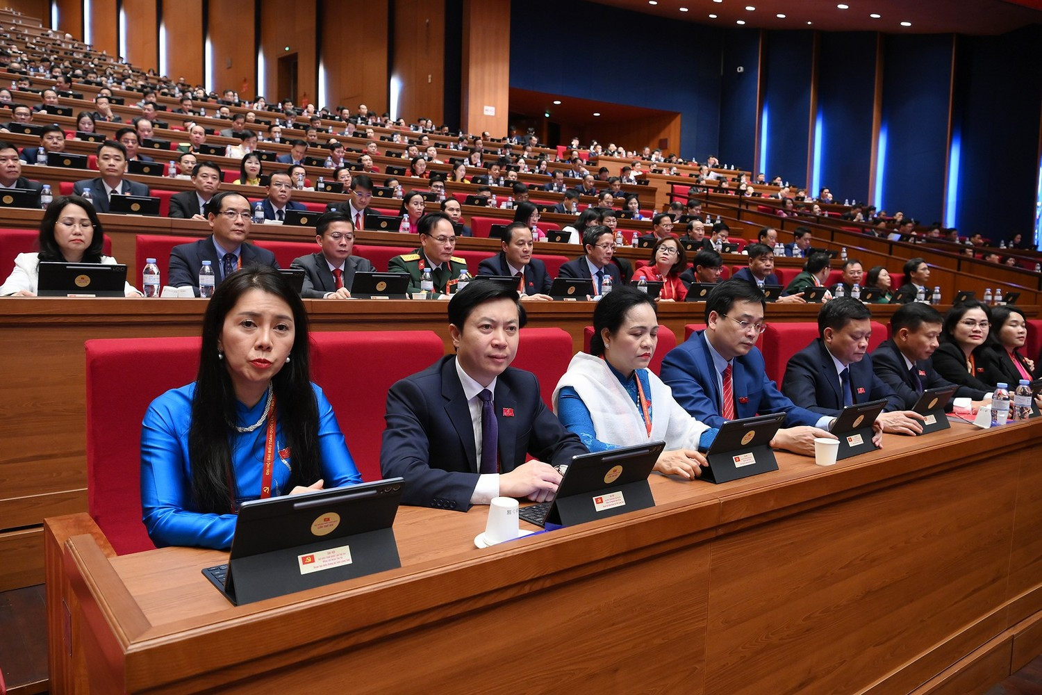 Các đại biểu dự phiên thảo luận tại hội trường về các Văn kiện Đại hội. Ảnh: Nhân Dân