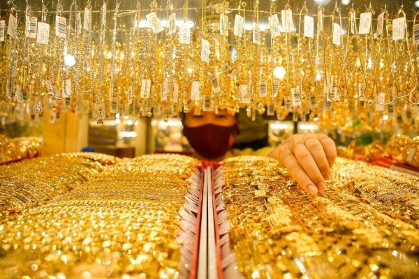 Domestic gold prices set new record