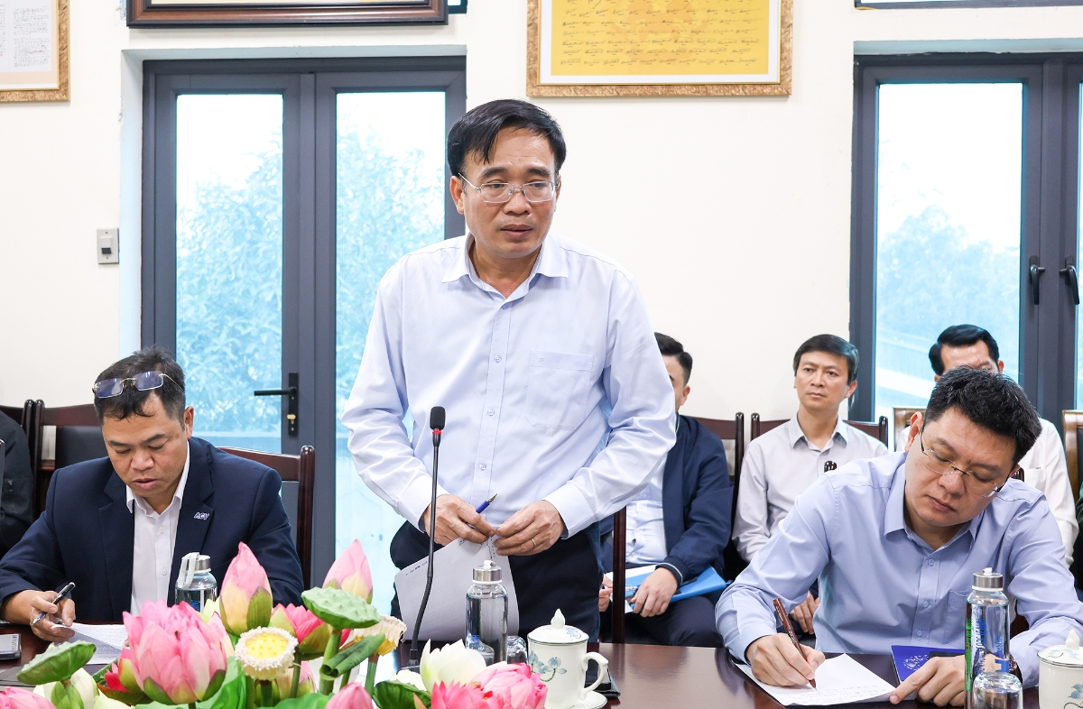 Đại diện&nbsp;Tổng Công ty cảng hàng không Việt Nam - CTCP&nbsp;báo cáo tình hình thực hiện dự án