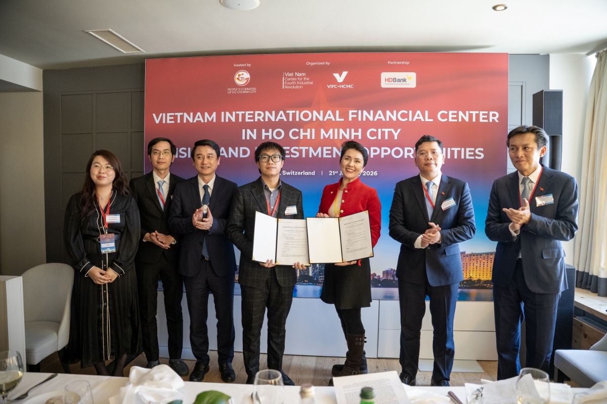 Lễ công bố Biên bản ghi nhớ hợp tác (MoU) giữa các thành  viên của Liên Minh Kinh tế On-chain toàn cầu và các đối tác quốc tế (Ảnh: HCMC C4IR).