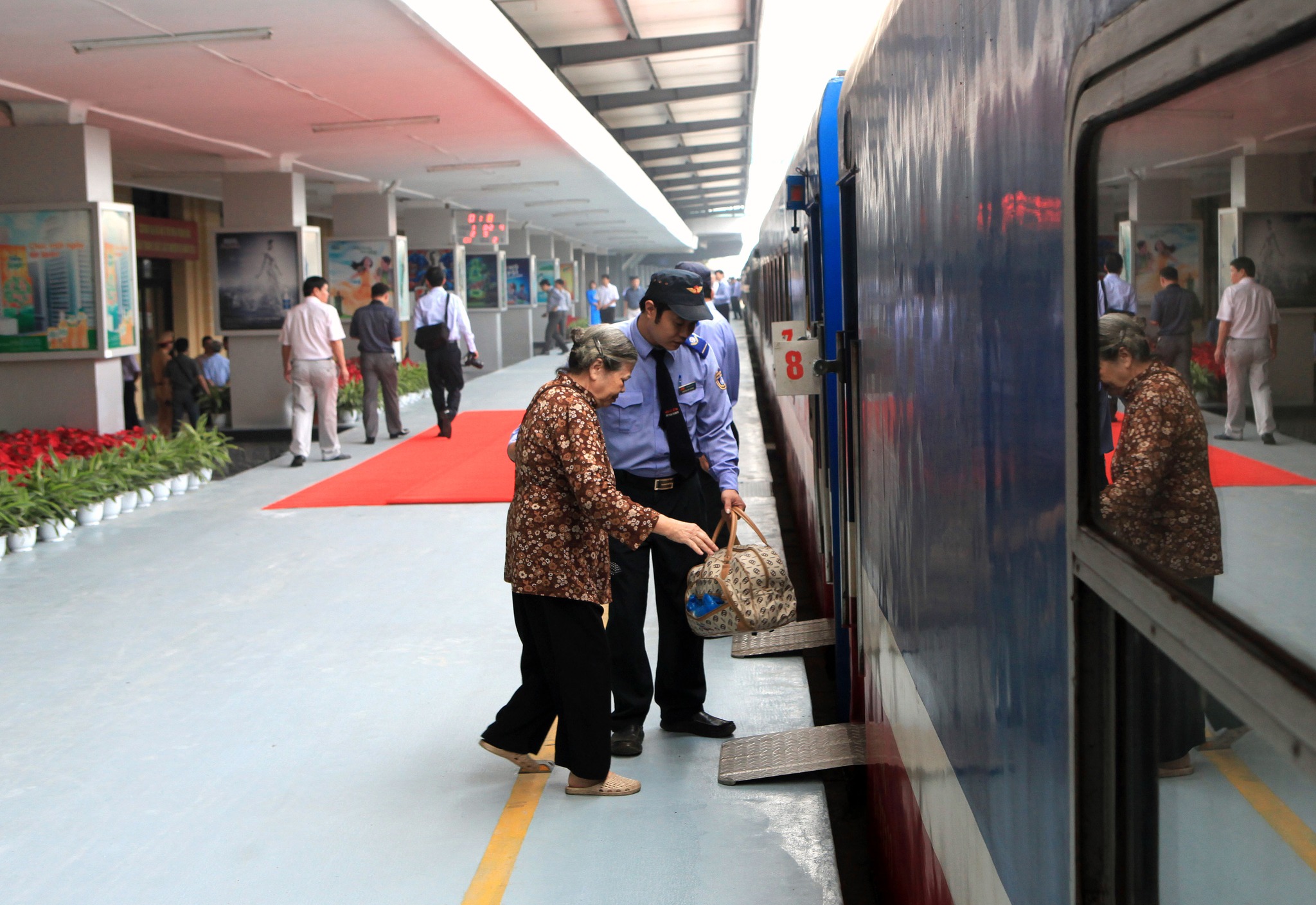 Chỉ hành khách có thông tin cá nhân trùng khớp với vé mới được lên tàu.