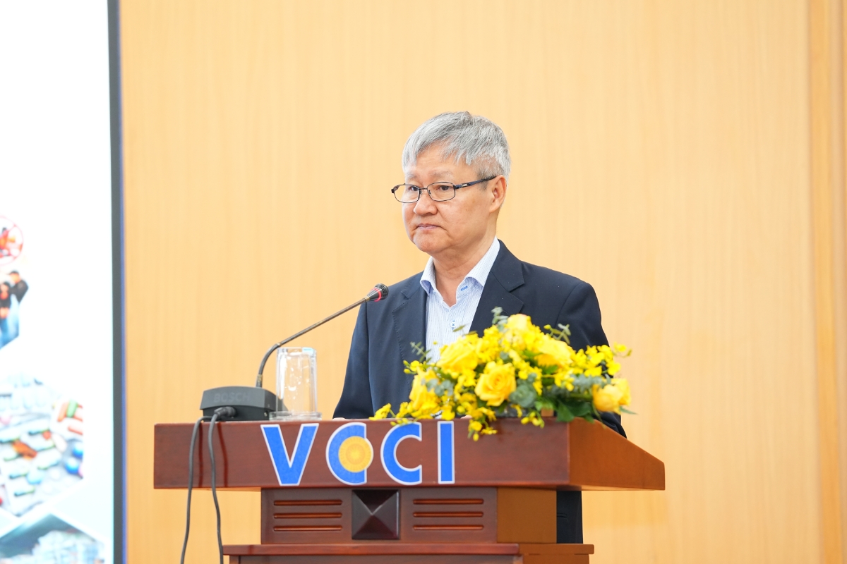 Ông Võ Tân Thành, Phó Chủ tịch VCCI phát biểu tại diễn đàn.