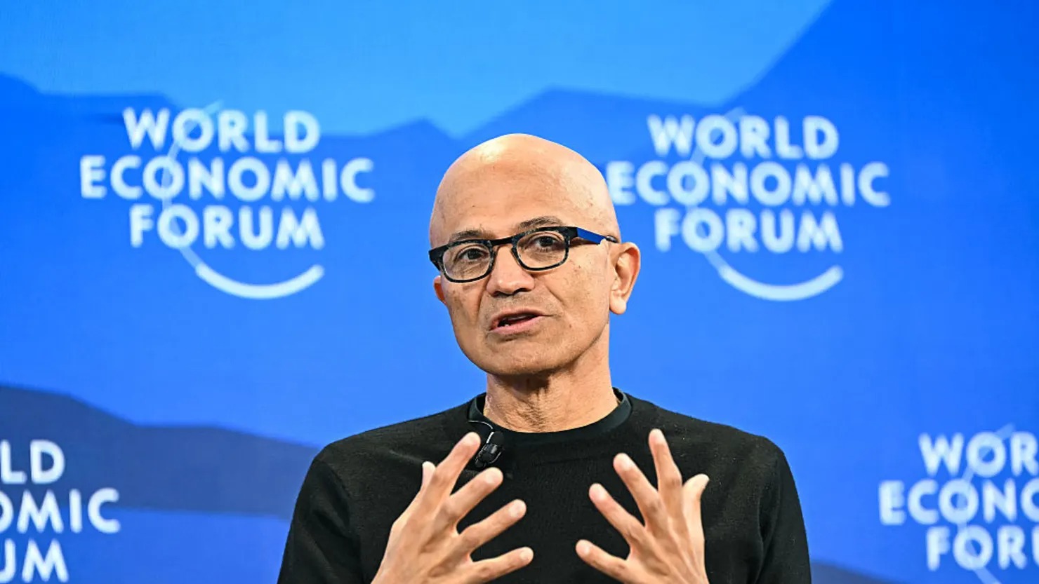 CEO Microsoft Satya Nadella cảnh báo rằng trí tuệ nhân tạo không chỉ là cuộc cạnh tranh về thuật toán hay chip bán dẫn