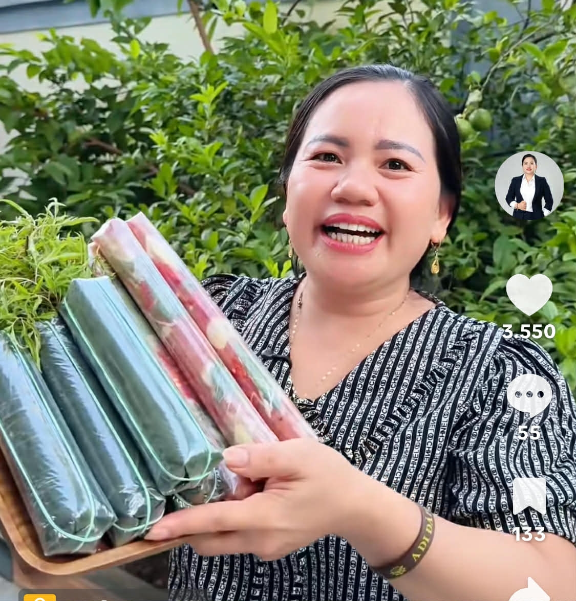 Chị Thanh bán đặc sản nem chua Thanh Hoá trên nền tàng mạng Tiktok