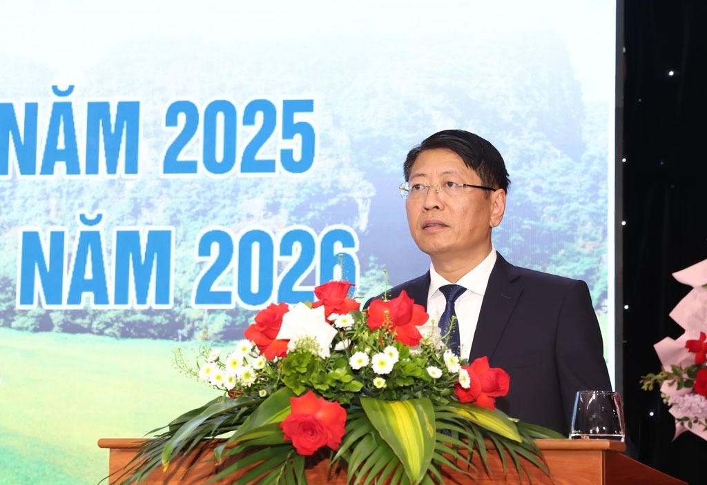 Ông Trần Song Tùng, Phó Chủ tịch Thường trực UBND tỉnh Ninh Bình phát biểu tại hội nghị