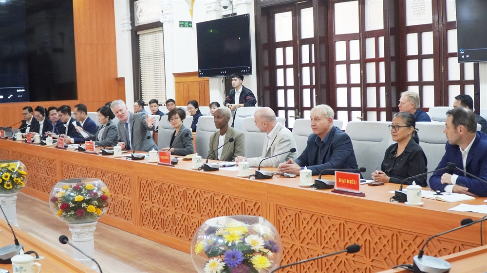 Các đại biểu tại buổi làm việc