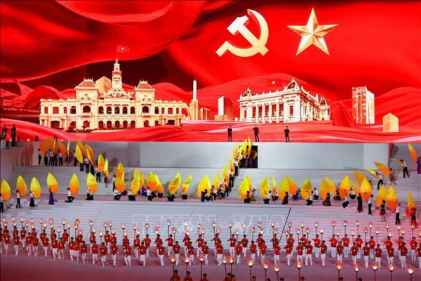 Chương trình “Dưới lá cờ vẻ vang của Đảng” là điểm nhấn đặc biệt, giàu ý nghĩa chính trị - văn hóa - nghệ thuật, thể hiện niềm tin son sắt của toàn Đảng, toàn dân, toàn quân đối với sự lãnh đạo của Đảng Cộng sản Việt Nam, quyết tâm đoàn kết một lòng thực hiện thắng lợi Nghị quyết Đại hội XIV - Ảnh: TTXVN