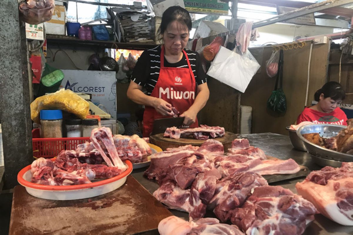 Hiện giá bán thịt lợn đã tăng rất cao.
