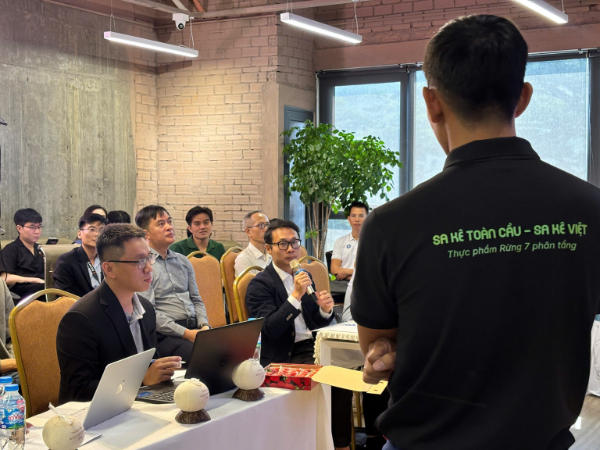 Các startup thuyết trình và phản biện trực tiếp trước Hội đồng đánh giá.