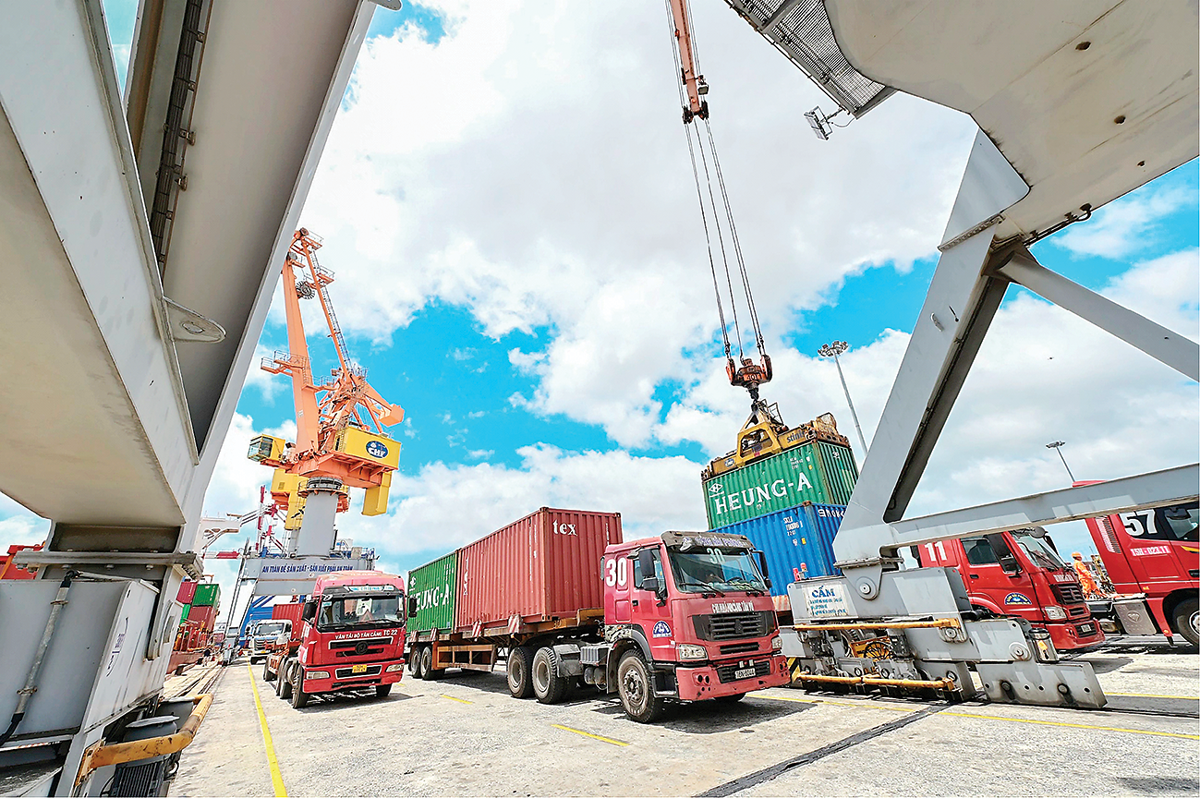 Hiện nay, phần lớn khối lượng vận tải hàng hóa tại phía Nam vẫn dựa vào đường bộ, chiếm hơn 70% sản lượng hàng hóa vận chuyển nội địa