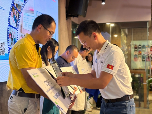 Các doanh nghiệp được trao vốn mồi để triển khai dự án.