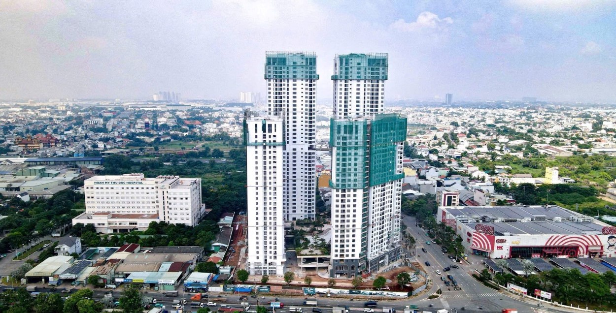 Hình ảnh đang hoàn thiện thực tế của Green Skyline: 3 mặt tiền thương mại, đối diện GO! Dĩ An, liền kề Bệnh viện Hoàn Mỹ Thủ Đức. Ảnh: TBS Land.