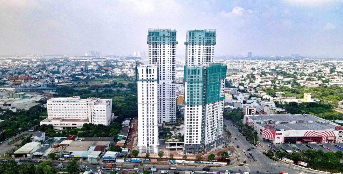 Hình ảnh đang hoàn thiện thực tế của Green Skyline: 3 mặt tiền thương mại, đối diện GO! Dĩ An, liền kề Bệnh viện Hoàn Mỹ Thủ Đức. Ảnh:&nbsp;TBS Land.