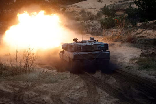 Xe tăng Leopard của Lục quân Ba Lan trong cuộc tập trận của các nước NATO tại một căn cứ quân sự ở Latvia năm ngoái - Ảnh: EPA/Shutterstock