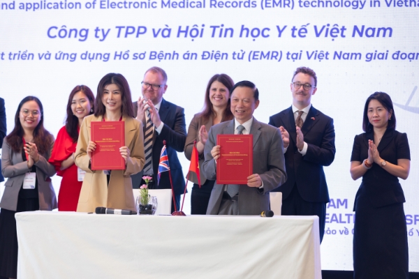 MOU hợp tác phát triển và triển khai Hồ sơ bệnh án điện tử (EMR) tại Việt Nam giai đoạn 2026–2031 giữa Tập đoàn The Phoenix Partnership (TPP) và Hội Tin học Y tế Việt Nam.&nbsp;Ảnh: Tổng lãnh sự Anh tại TP. Hồ Chí Minh
