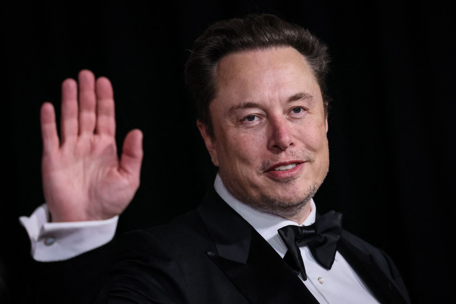 Gói đãi ngộ 1.000 tỷ USD của CEO Elon Musk gây tranh cãi.