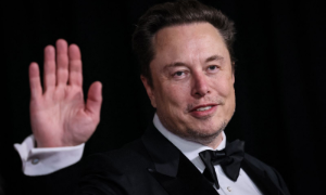 Gói đãi ngộ 1.000 tỷ USD của CEO Elon Musk gây tranh cãi.