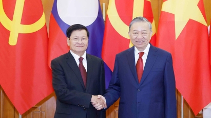 General Secretary To Lam holds talks with top Lao leader