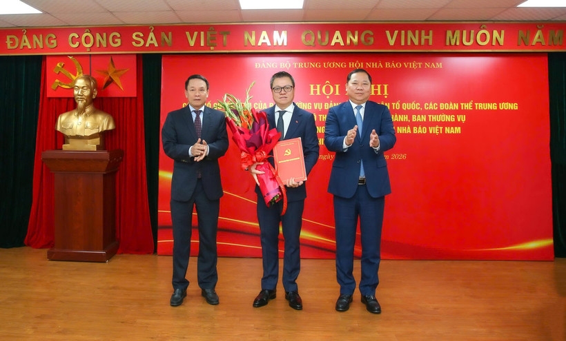 Ông Lê Quốc Minh, Ủy viên Ban Chấp hành Trung ương Đảng, Ủy viên Ban Chấp hành Đảng bộ Mặt trận Tổ quốc các Đoàn thể Trung ương, Tổng Biên tập Báo Nhân Dân, Chủ tịch Hội Nhà báo Việt Nam nhận quyết định giữ chức Bí thư Đảng ủy Cơ quan trung ương Hội Nhà báo Việt Nam nhiệm kỳ 2025-2030.