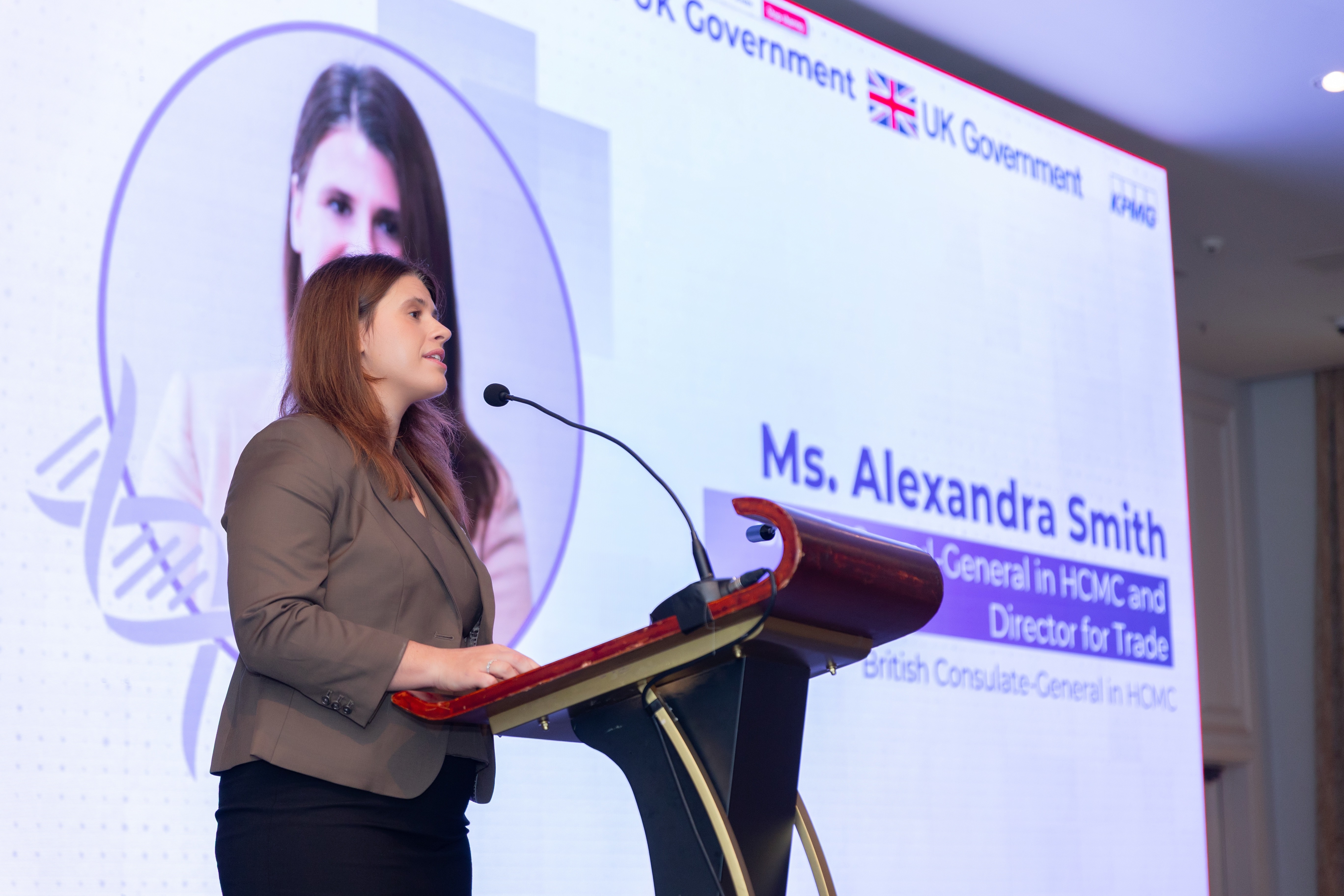 Tổng Lãnh sự Anh tại TP.HCM Alexandra Smith.