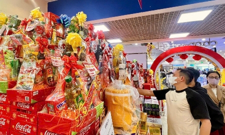 Thay vì những hộp quà lớn, nhiều người tiêu dùng chọn mua từng sản phẩm riêng lẻ, phù hợp với nhu cầu sử dụng thực tế của gia đình. Ảnh minh họa.