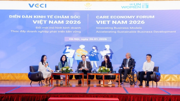 Các chuyên gia chia sẻ tại diễn đàn.