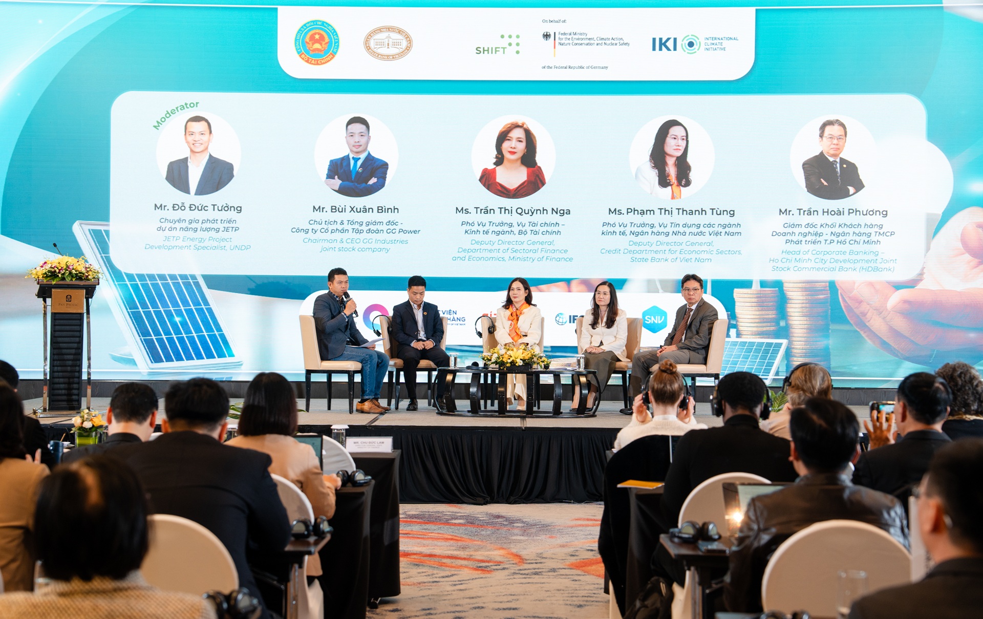 Các chuyên gia thảo luận tại sự kiện khởi động Dự án “Chuyển dịch đầu tư theo hướng chuyển đổi xanh