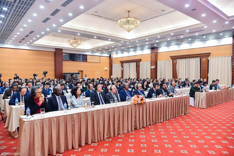 Các cơ quan đại diện ngoại giao nước ngoài, các tổ chức quốc tế tại Việt Nam tham dự buổi thông báo về kết quả Đại hội XIV của Đảng - Ảnh: Báo TGVN