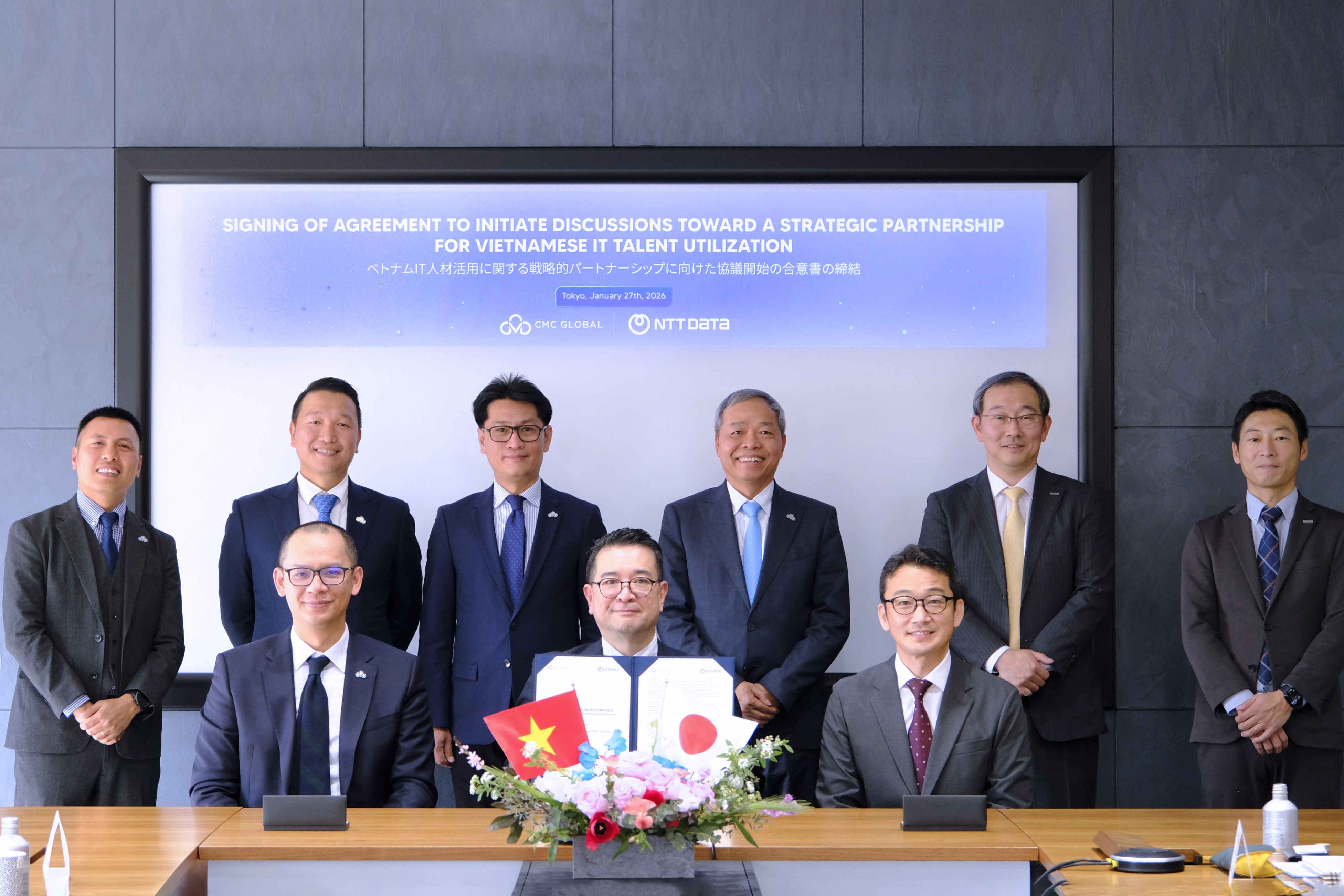 Lễ kí kết Biên bản ghi nhớ hợp tác chiến lược giữa 3 bên NTT Data, NTT Data Việt Nam và CMC Global cung cấp dịch vụ IT cho thị trường Nhật Bản và Việt Nam