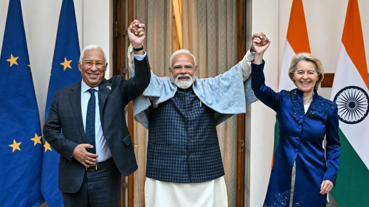 Từ trái qua: Chủ tịch Hội đồng châu Âu Antonio Costa, Thủ tướng Ấn Độ Narendra Modi và Chủ tịch Ủy ban châu Âu Ursula von der Leyen tại lễ ký thỏa thuận thương mại EU - Ấn Độ ở New Delhi ngày 27/1 - Ảnh: Getty/CNBC.