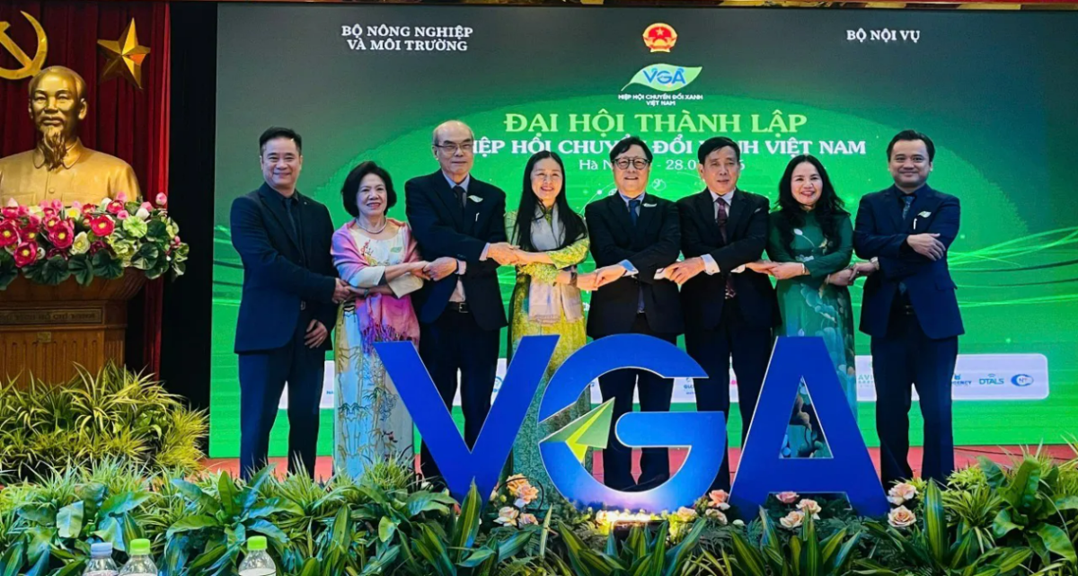 Ban lãnh đạo Hiệp hội Chuyển đổi xanh Việt Nam gồm Chủ tịch Đặng Huy Đông và 7 Phó Chủ tịch.