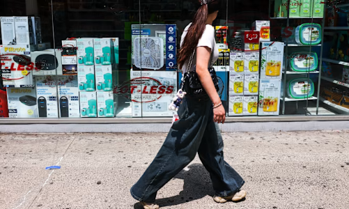 Niềm tin của người tiêu dùng Mỹ giảm xuống thấp nhất 12 năm