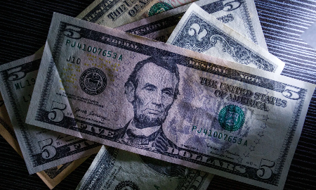Đồng USD rớt xuống đáy 4 năm sau phát biểu của Tổng thống Trump