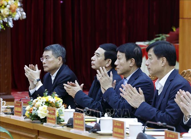 Đại biểu dự buổi làm việc với Ban Chấp hành Đảng bộ tỉnh Cao Bằng. Ảnh: TTXVN