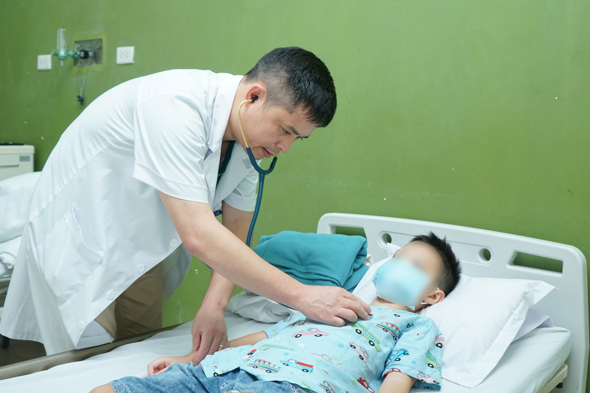 Bệnh nhi được phẫu thuật thay van động mạch phổi qua da.
