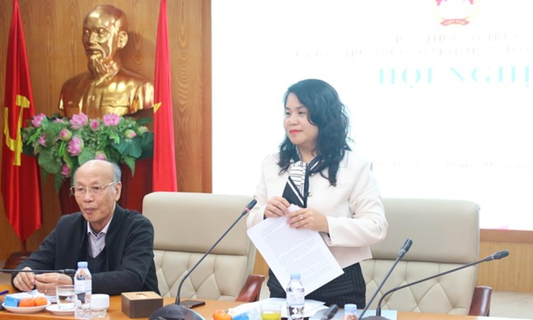 TS Nguyễn Quỳnh Liên - Trưởng ban Dân chủ, Giám sát và Phản biện xã hội Cơ quan Ủy ban Trung ương Mặt trận Tổ quốc Việt Nam phát biểu tại Hội nghị. Ảnh: Mặt trận.