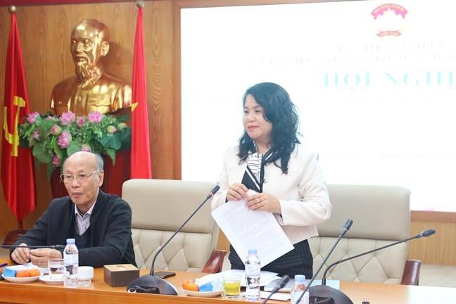 TS Nguyễn Quỳnh Liên - Trưởng ban Dân chủ, Giám sát và Phản biện xã hội Cơ quan Ủy ban Trung ương Mặt trận Tổ quốc Việt Nam phát biểu tại Hội nghị. Ảnh: Mặt trận.