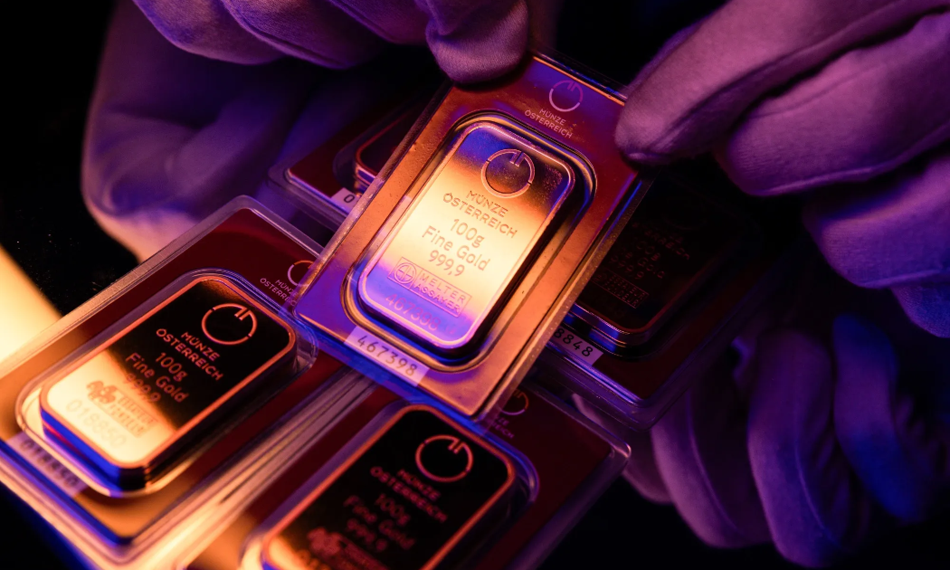 Giá vàng tăng 170 USD/oz, giá bạc nhảy 8%