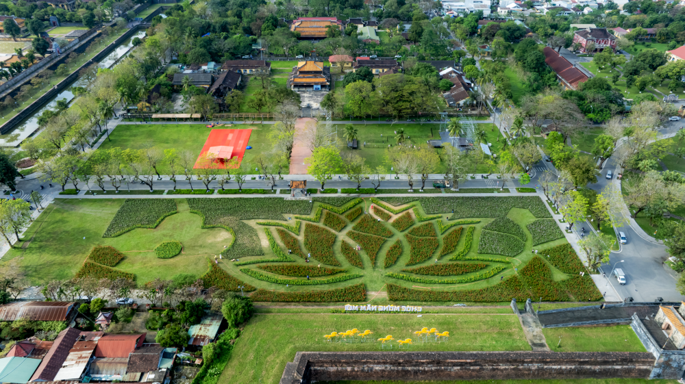 Không gian Tết Phú Xuân 2026 trải dài từ Công viên Thương Bạc đến khu vực Quốc Tử Giám, Huế.