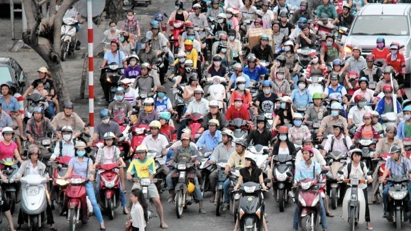 Lộ trình thực hiện áp dụng Quy chuẩn kỹ thuật quốc gia về khí thải xe mô tô, xe gắn máy tham gia giao thông đường bộ thực hiện theo quy định của Thủ tướng Chính phủ.