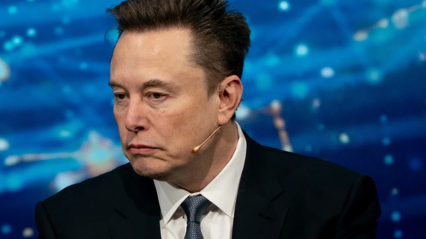 <i>Elon Musk, giám đốc điều hành của Tesla Inc., phát biểu tại Diễn đàn Đầu tư Mỹ-Ả Rập Xê Út tại Trung tâm Kennedy ở Washington, DC, Mỹ. Ảnh: Getty.</i>