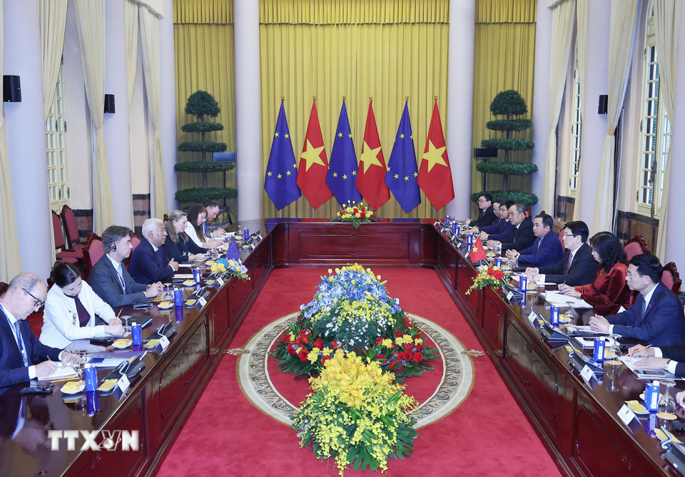 Chủ tịch nước Lương Cường và Chủ tịch Hội đồng châu Âu António Costa đã tiến hành hội đàm. Ảnh: TTXVN