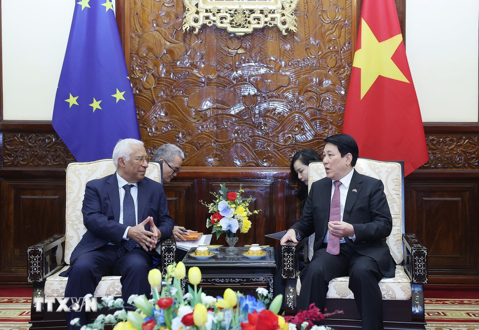 Chủ tịch nước Lương Cường và Chủ tịch Hội đồng châu Âu António Costa hội đàm. Ảnh: TTXVN