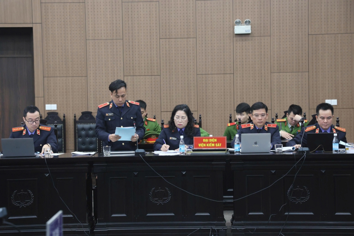 Đại diện Viện kiểm sát giữ quyền công tố tại tòa.